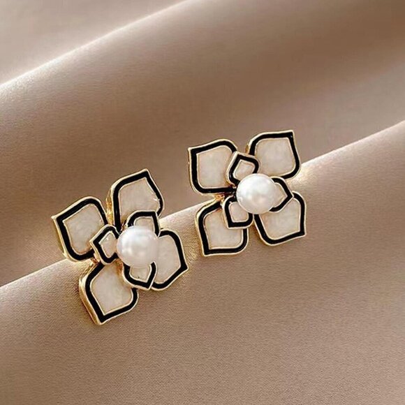 Black and White Women's Faux Pearl & Flower Design Drop Earring - Picture 1 of 4